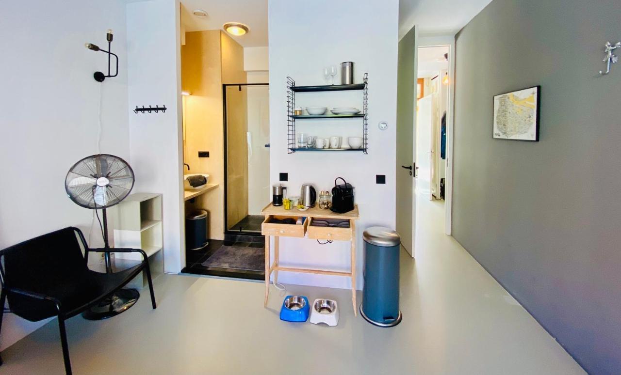 Private Studio With Free Car Parking Amsterdam Esterno foto