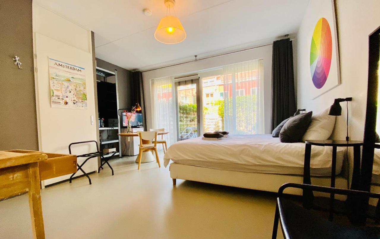 Private Studio With Free Car Parking Amsterdam Esterno foto