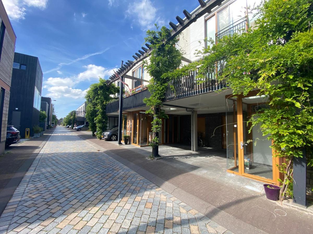 Private Studio With Free Car Parking Amsterdam Esterno foto
