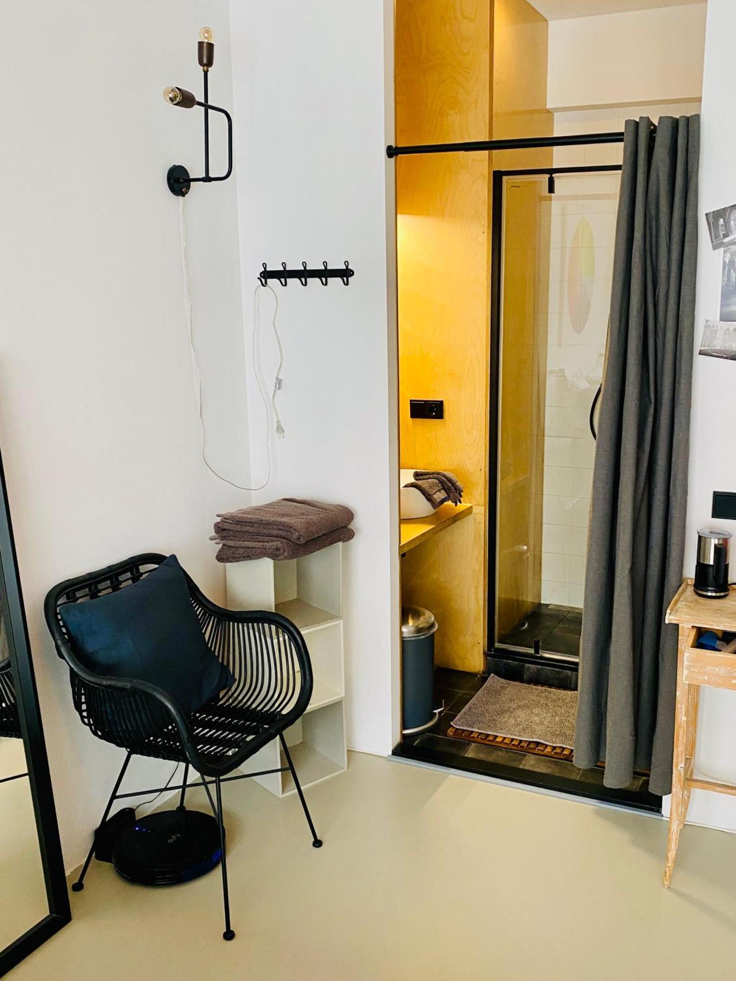 Private Studio With Free Car Parking Amsterdam Esterno foto